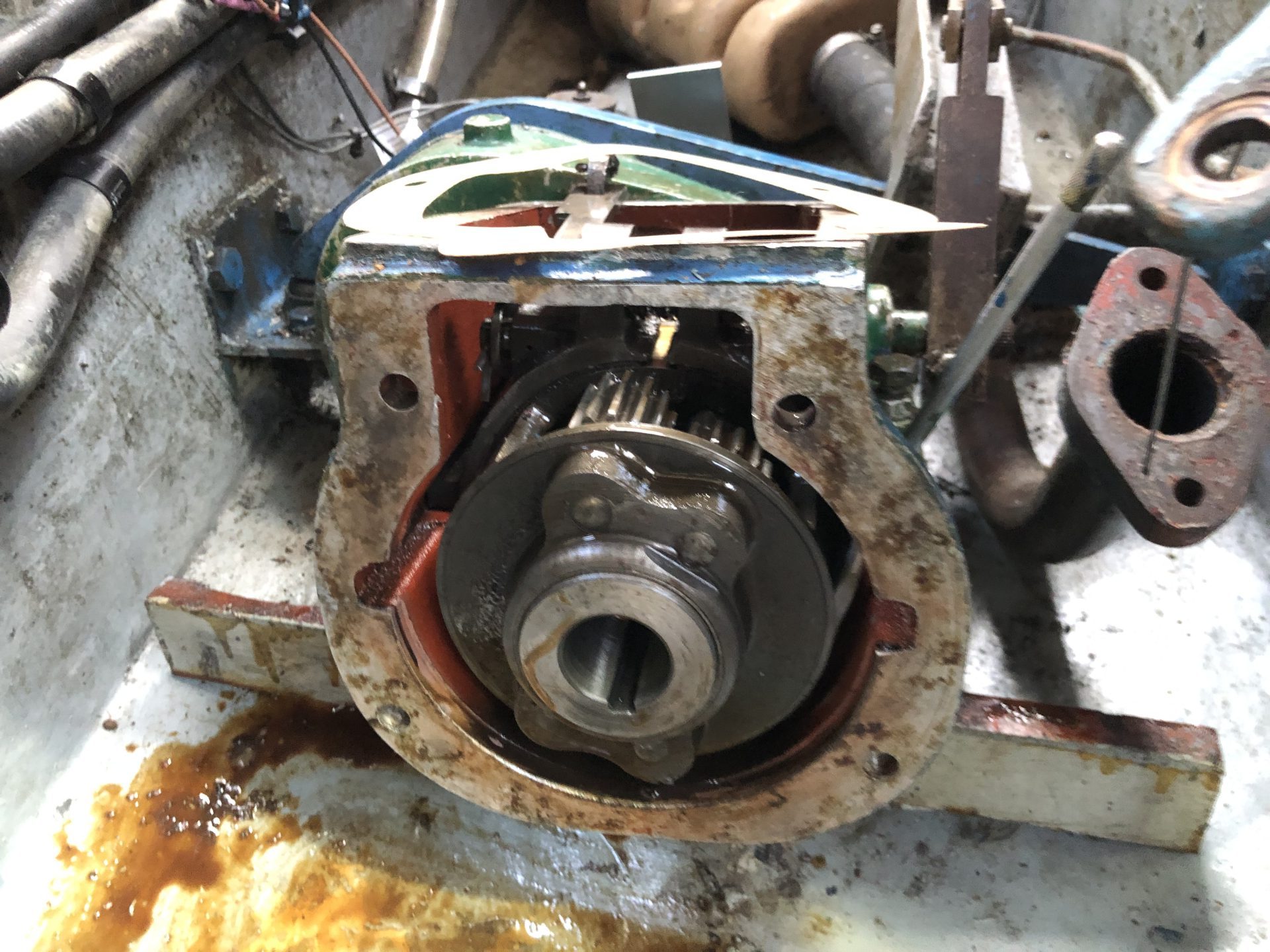 Cog section of the stub shaft inserted into the gearbox having removed the bell housing