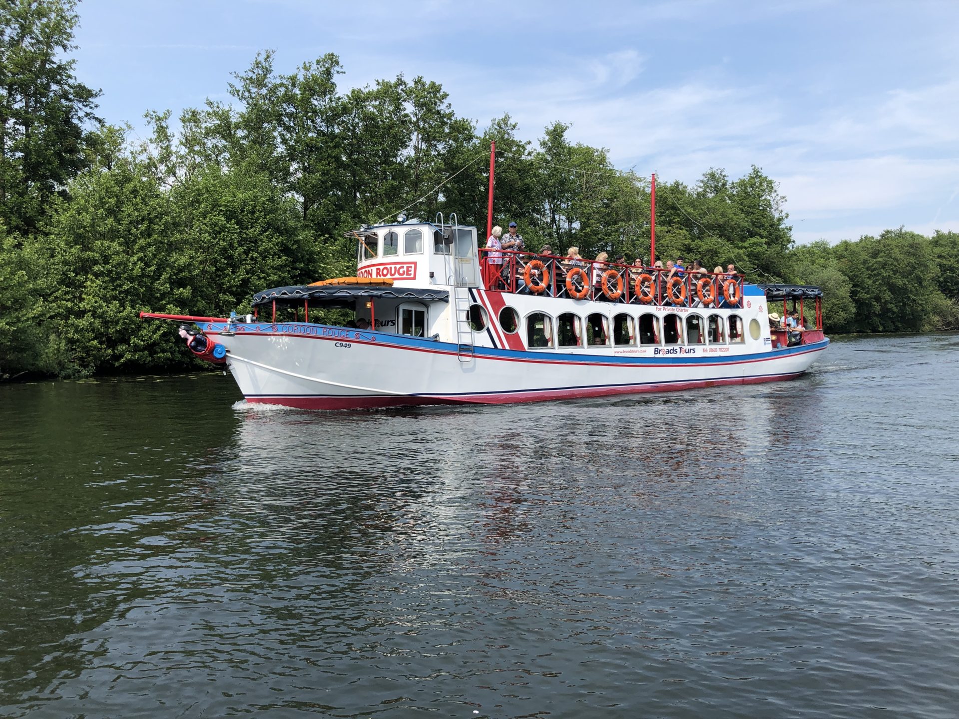 This has got to be one of my favourite looking river trip boats. Most of the others look either 'Space Age' or like a double-decker broads cruiser with a 'Changing Rooms' makeover. At least this has a sheerline